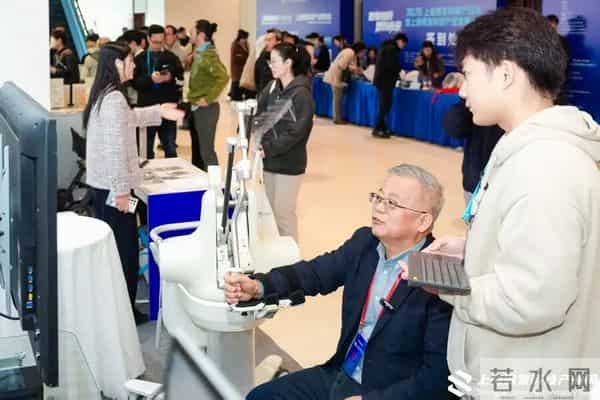 这类消费，未来或达数十万亿规模！如何更好服务老年人？上海这场闭门会上，“最强大脑”献计献策