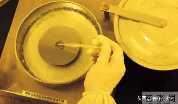 半导体芯片制造核心材料“光刻胶（Photoresist）”的详解；