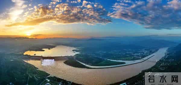 中国三峡大坝闸门全开，放光水库需要多久？结果超乎想象！