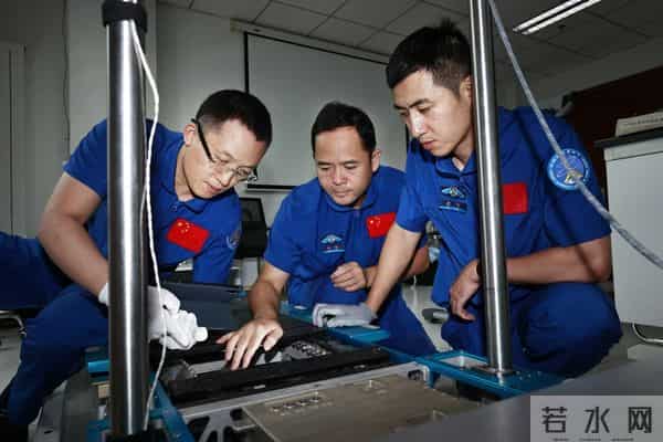 神二十一这次没修玻璃，只拍照！神舟二十号修玻璃的顺序是这样的