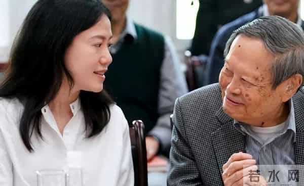 一场追思会，揭露翁帆沉默两月的真相，原来杨振宁生前确实没说错