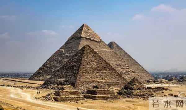 科学家：埃及金字塔下藏1067米深巨型建筑