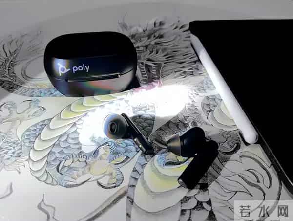 被华强北否定的“双边耳机”，如今成全球第一，时空壶的逆袭密码