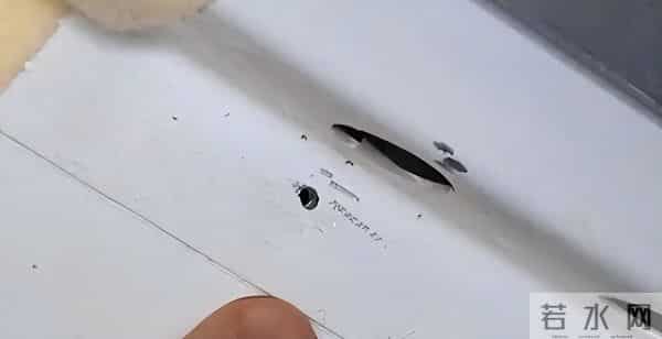 美媒：中国发射了替换舱解救被困航天员，但损坏的太空船归期未定