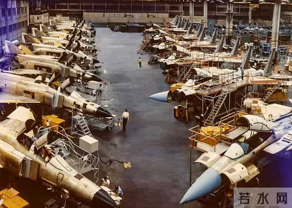 1985年，一个误判让中国付出上万亿代价，一代巨星也因此含恨而终