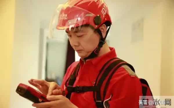 京东001号快递员已退休，勤恳工作16年，刘强东承诺的房给了吗？