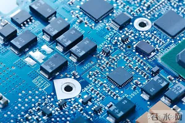 一年暴涨 170%！DDR5 内存条价格翻倍，AI 抢产能成幕后推手