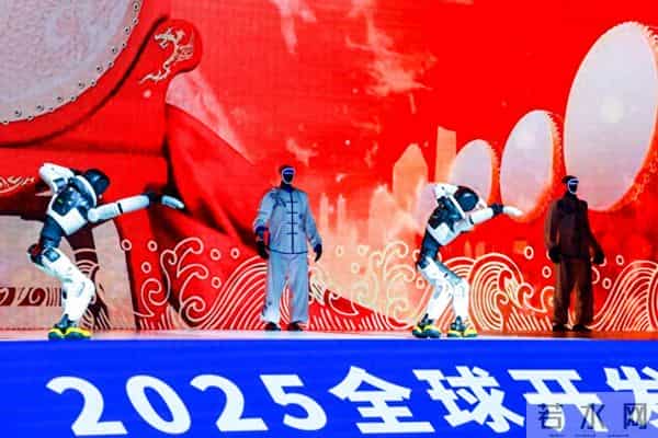 智元与宇树首度同台！上海张江人工智能创新小镇启动建设-直击2025GDPS