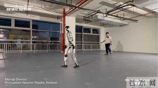 对话Noitom Robotics CEO戴若犁：没有人比我更适合解决机器人的数据问题 - GAIR 2025