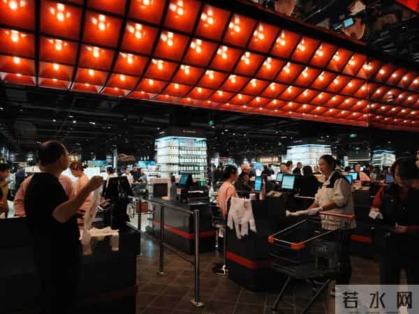 郑州超市大战，丹尼斯被干废了