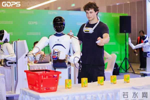 GDPS 2025｜宇树、智元首次同台，上海如何以「应用」领跑具身智能竞赛？