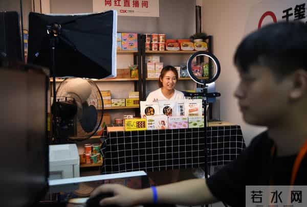 年销几十亿电商巨头接连倒下，直播带货退潮？普通人还能赚钱吗