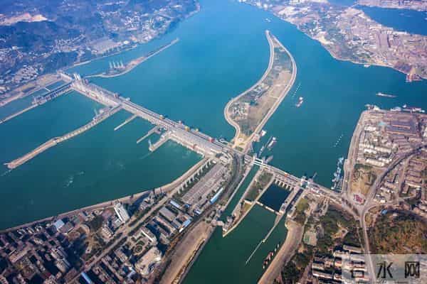 中国三峡大坝闸门全开，放光水库需要多久？结果超乎想象！