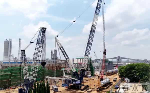 首吊告捷！印尼巨港PUSRI-IIIB项目首台大件设备吊装圆满完成