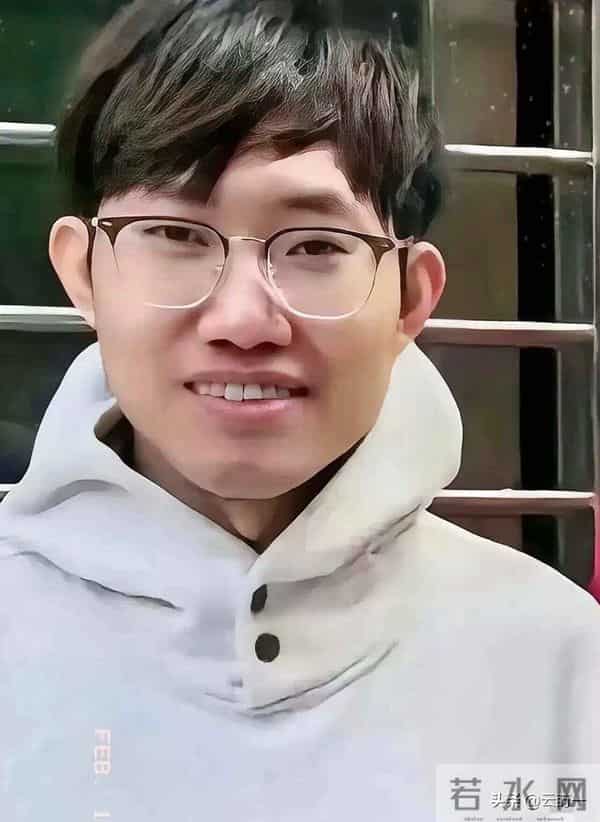 梁文锋的DeepSeek让AI界惊艳，40岁的他引领中国科技发展