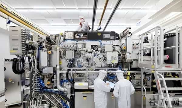 光刻机巨头陷入困局，中国造不成光刻机，但是要造一个光刻工厂！