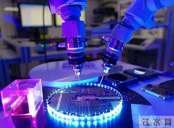 阿斯麦CEO：再不向中国提供高端光刻机，以后可能就得找中国买了