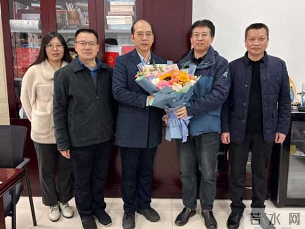 以“十年磨一剑”的决心迈向新起点——武汉市科协拜访武汉地区新当选院士尹周平