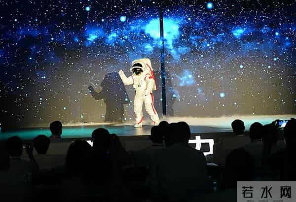 NASA前局长怒批美国航天：登月计划在技术上不可行，学学中国吧！