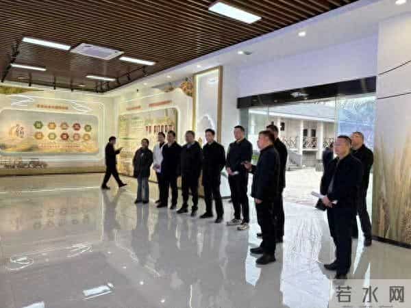 李宇飞陪同省人大法制委员会副主任委员贺江华赴达州、广安调研