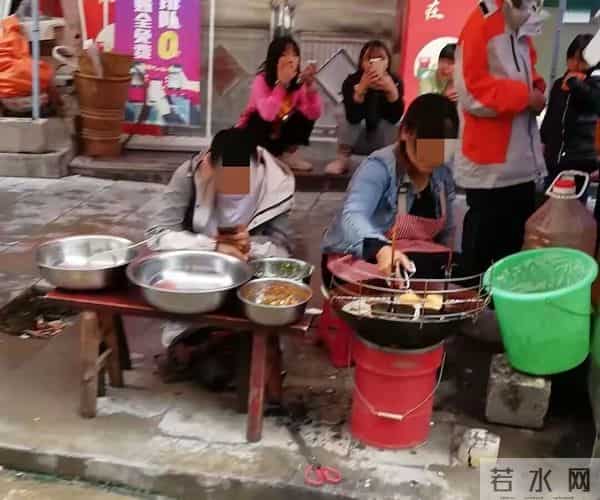 重庆酉阳县与贵州沿河县有条共管街，疑惑的是重庆村民到贵州赶集