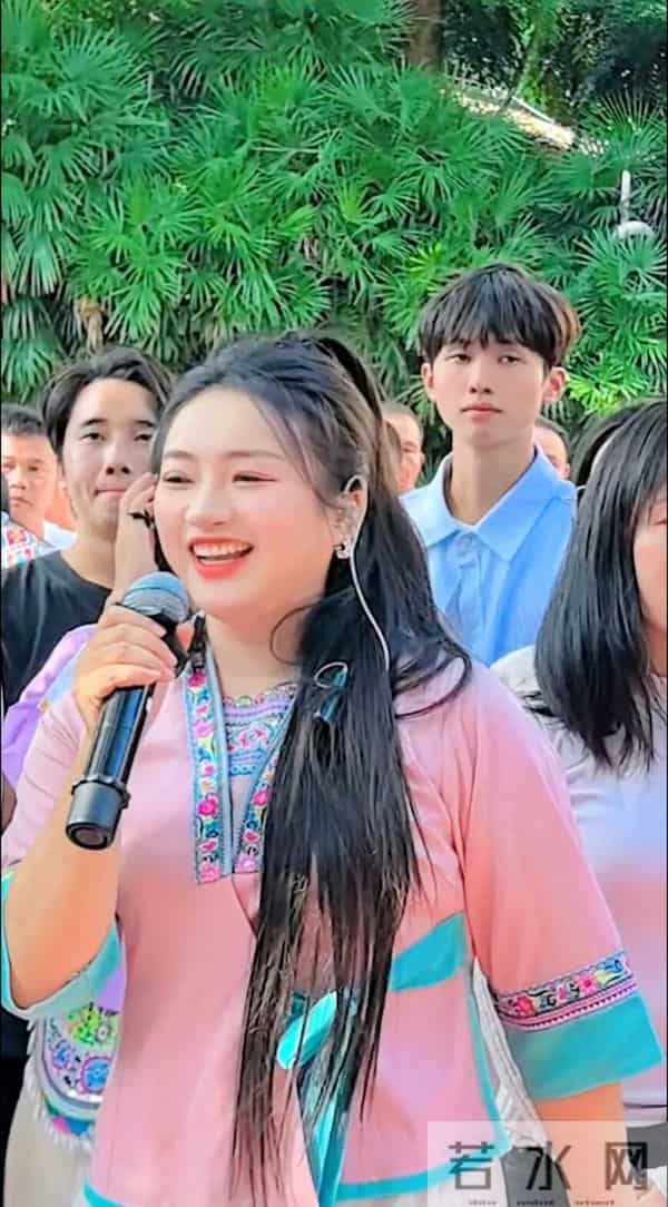 5年，从0到173万粉，她如何让山歌在直播间里焕发新生？