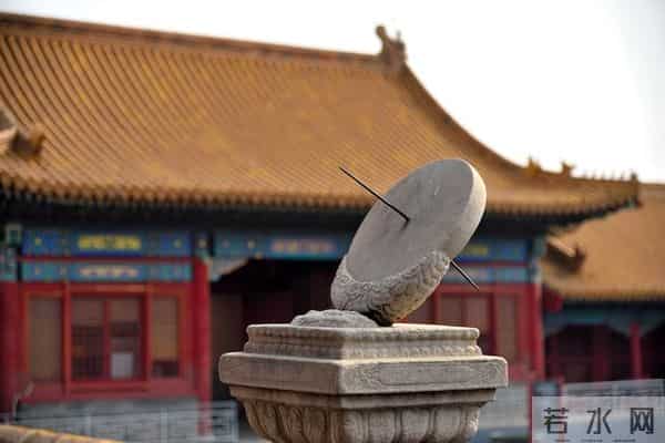 明年是马年，老人说“单春赤马劫，3人要穿红”，这3人是什么人？