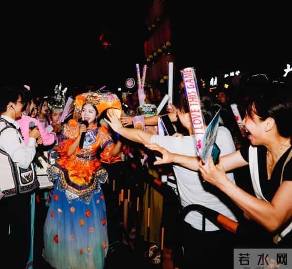 5年，从0到173万粉，她如何让山歌在直播间里焕发新生？