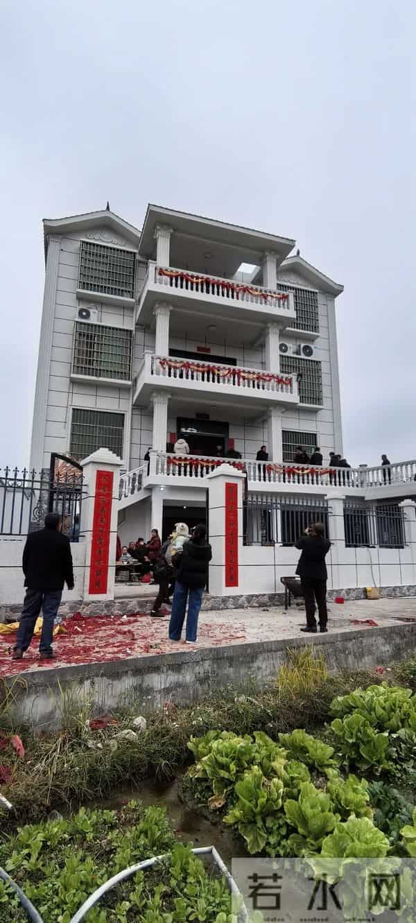 在广西河池罗城喝新居酒席，不是来吃饭的，是来夹肉肉的，看看都有什么菜谱？