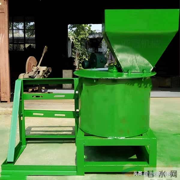 农村6种"零成本"饲料晒干粉碎喂羊，成本降一半！养殖户必看