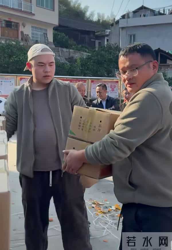 皮衣哥助农累病，他不再去巴帮人！小刘点秋香，牵线苏美娜和小连