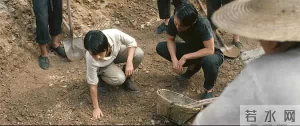 “年入20万”诱惑下，人们涌入河道淘金