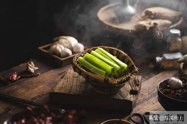 莴笋移栽后追肥有讲究！找准时间、用对肥，35天收获脆嫩大莴笋