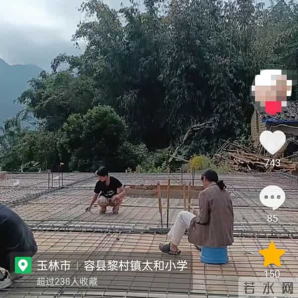 广西梁二哥娶小30岁妻育15孩,80岁还亲自建几百平新房,全家上阵