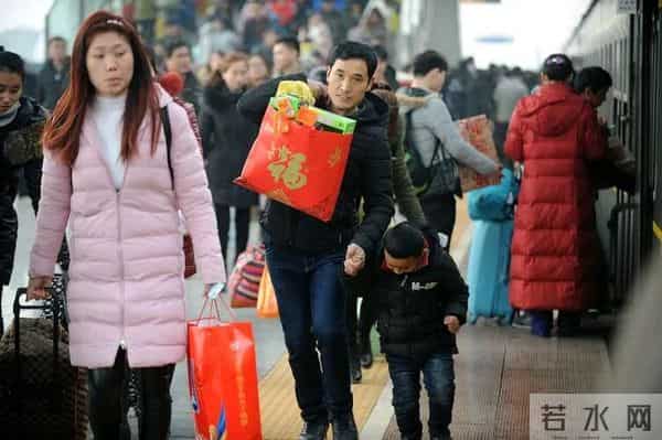 不出意外的话,年底农村将会出现4大现象,几乎村村都是,咋回事?