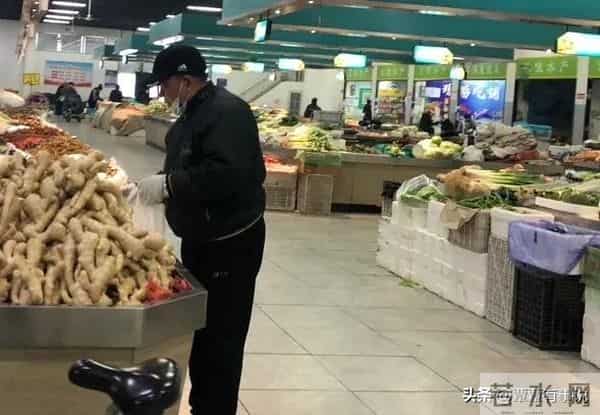 河北农村白菜价翻三倍,菜农扎堆收摊,地头藏了啥秘密?