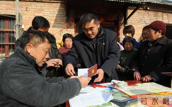 从10元涨到400元！农民宁肯“裸奔”也不缴新农合，真相太扎心