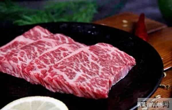 不知道大家注意到没，今年牛肉、羊肉、猪肉，猪肉下跌的最狠