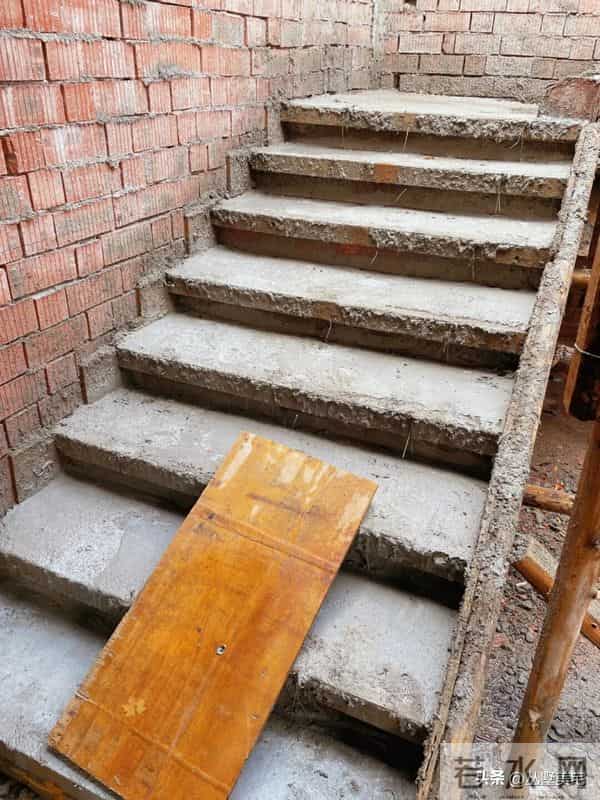 自建房楼梯，这七点80%的人没做对！