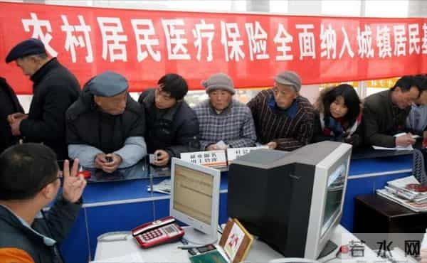 从10元涨到400元！农民宁肯“裸奔”也不缴新农合，真相太扎心