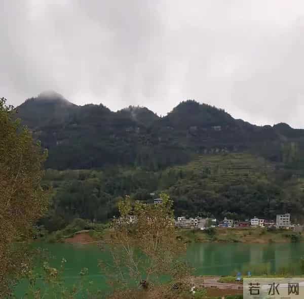 重庆酉阳县与贵州沿河县有条共管街，疑惑的是重庆村民到贵州赶集