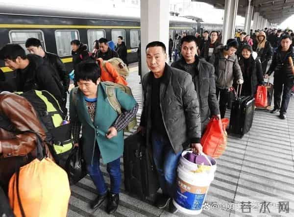2025年“返乡潮”已然开启，主力大军是谁？