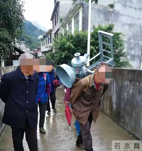 重庆酉阳县与贵州沿河县有条共管街，疑惑的是重庆村民到贵州赶集