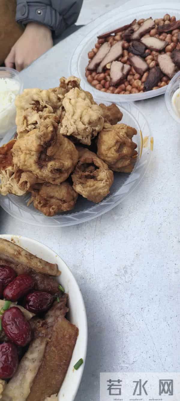 在广西河池罗城喝新居酒席，不是来吃饭的，是来夹肉肉的，看看都有什么菜谱？