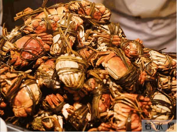 当美味遭遇生态恐慌：大闸蟹的全球化生存悖论