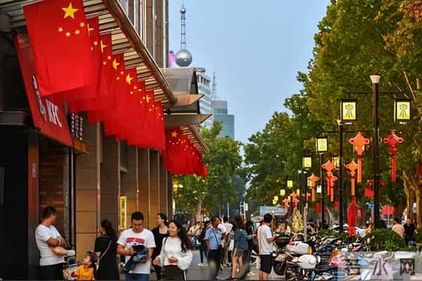 只要中国内部不出现问题，现如今的中国，已经无人能够撼动