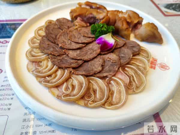 终于有熟食店老板肯说实话：猪肉便宜熟食不降价，因为这4个原因