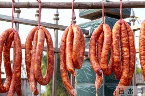 终于有熟食店老板肯说实话：猪肉便宜熟食不降价，因为这4个原因