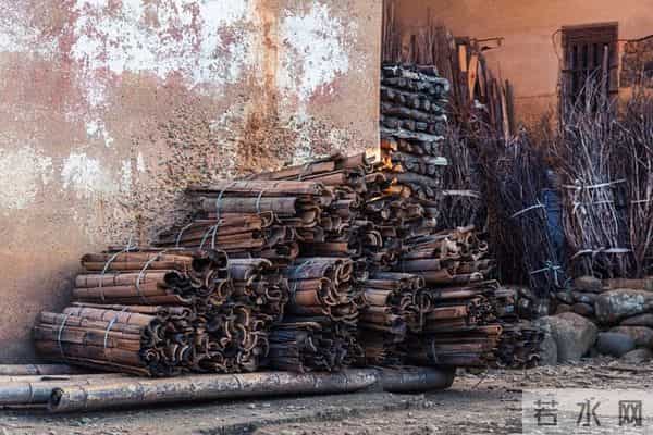 村民监督举报，农村“三资”大整治。