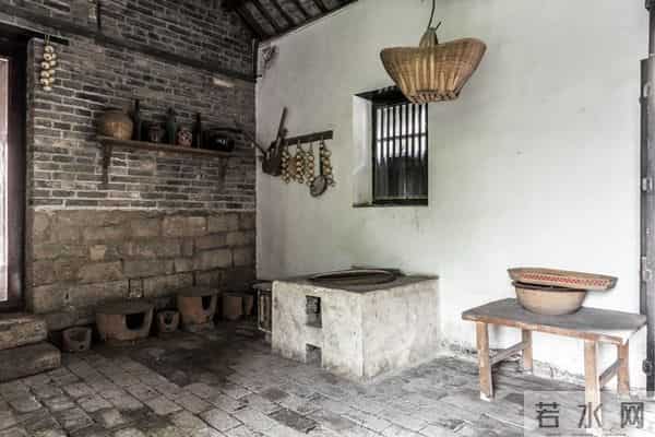 村民监督举报，农村“三资”大整治。